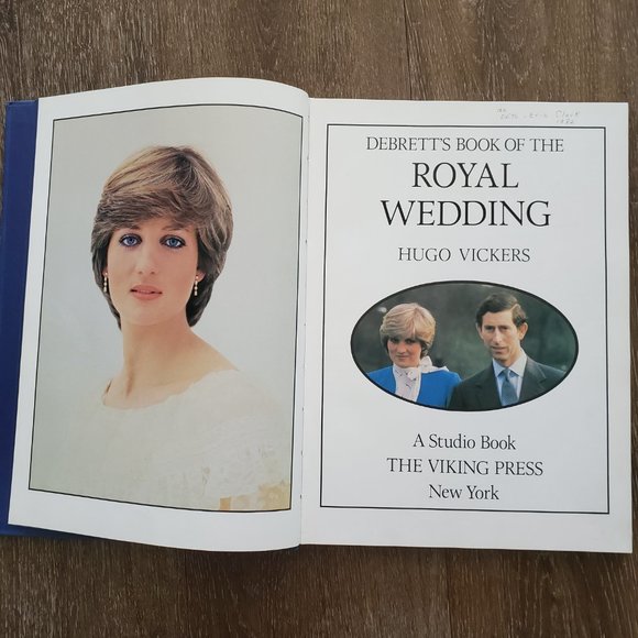 Debrett’s Book The Royal Wedding Official Souvenir Vintage Coffee Table Diana - Picture 10 of 16
